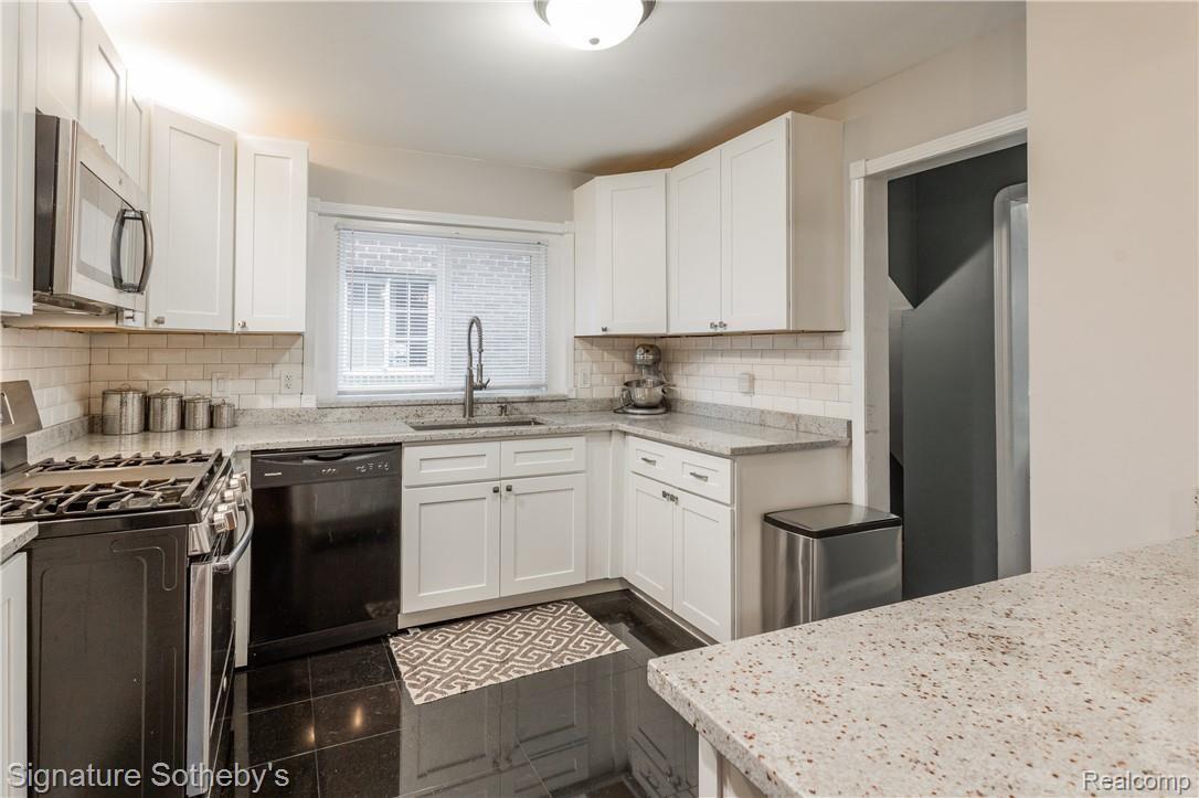 20122 Picadilly Road Detroit, MI 48221 - Photo 11 of 30 10.jpg