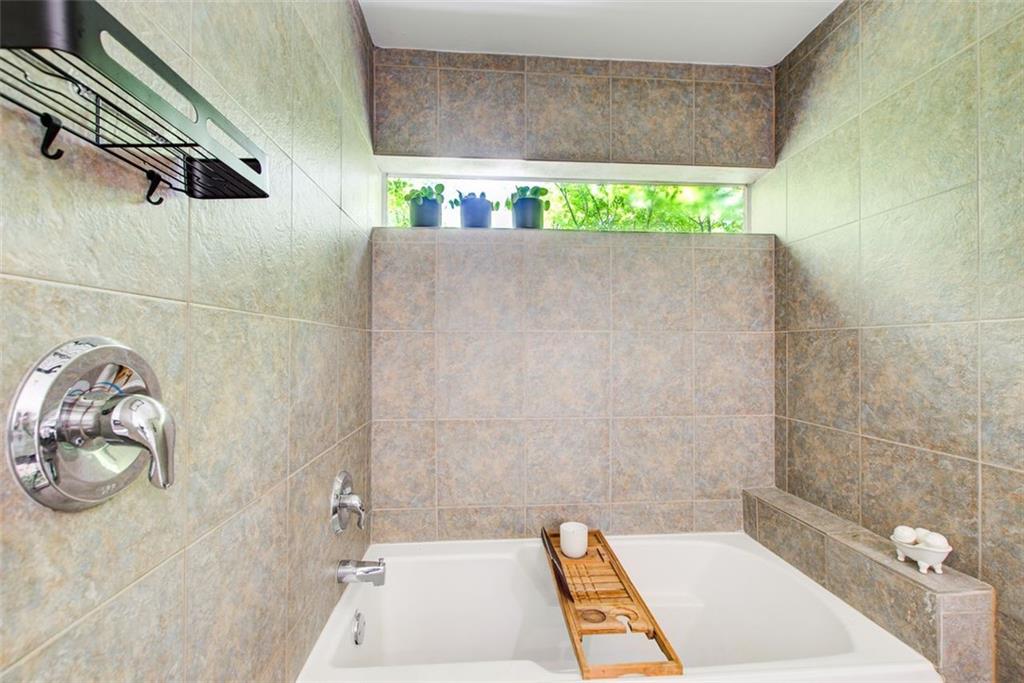 241 Maynard Terrace Southeast, Unit 7 Atlanta, GA 30316 - Photo 31 of 44 a bathroom with a bathtub