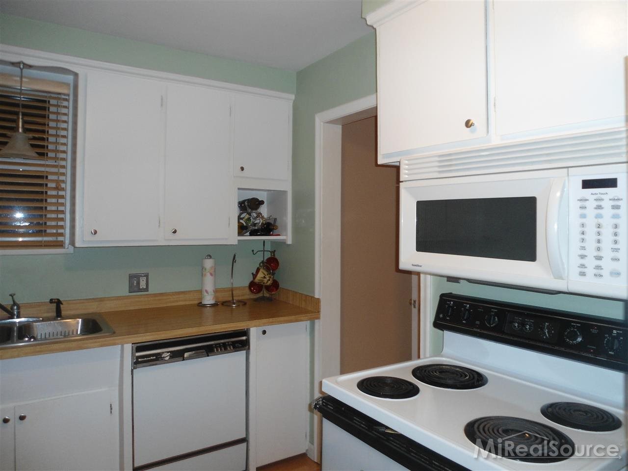 593 Vernier Road Grosse Pointe Woods, MI 48236 - Photo 17 of 30
