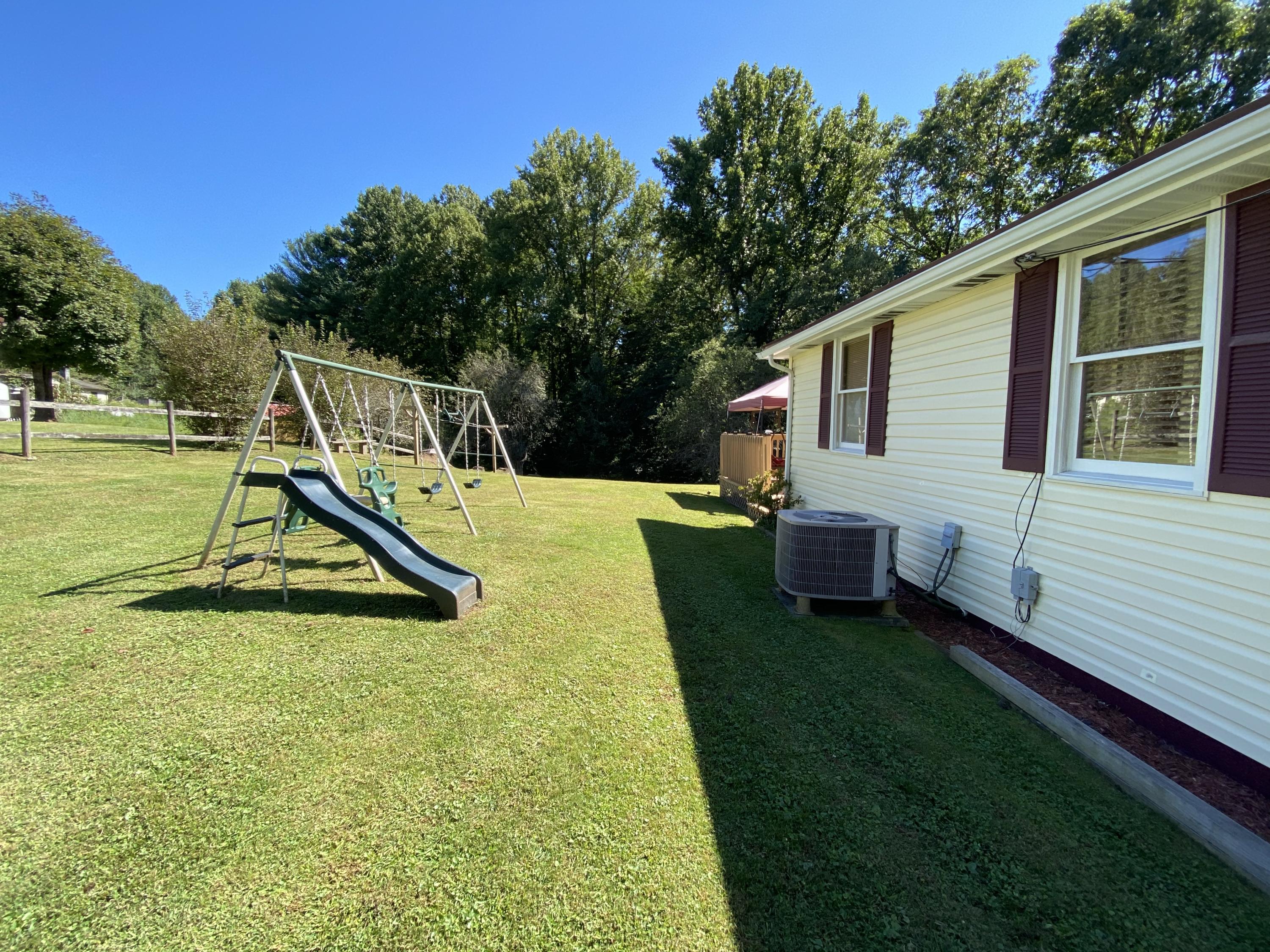 183 Bear Road Keokee, VA 24265 - Photo 11 of 22 40DA84CA-B62C-4CF0-B64A-E6CE1DFF46CC