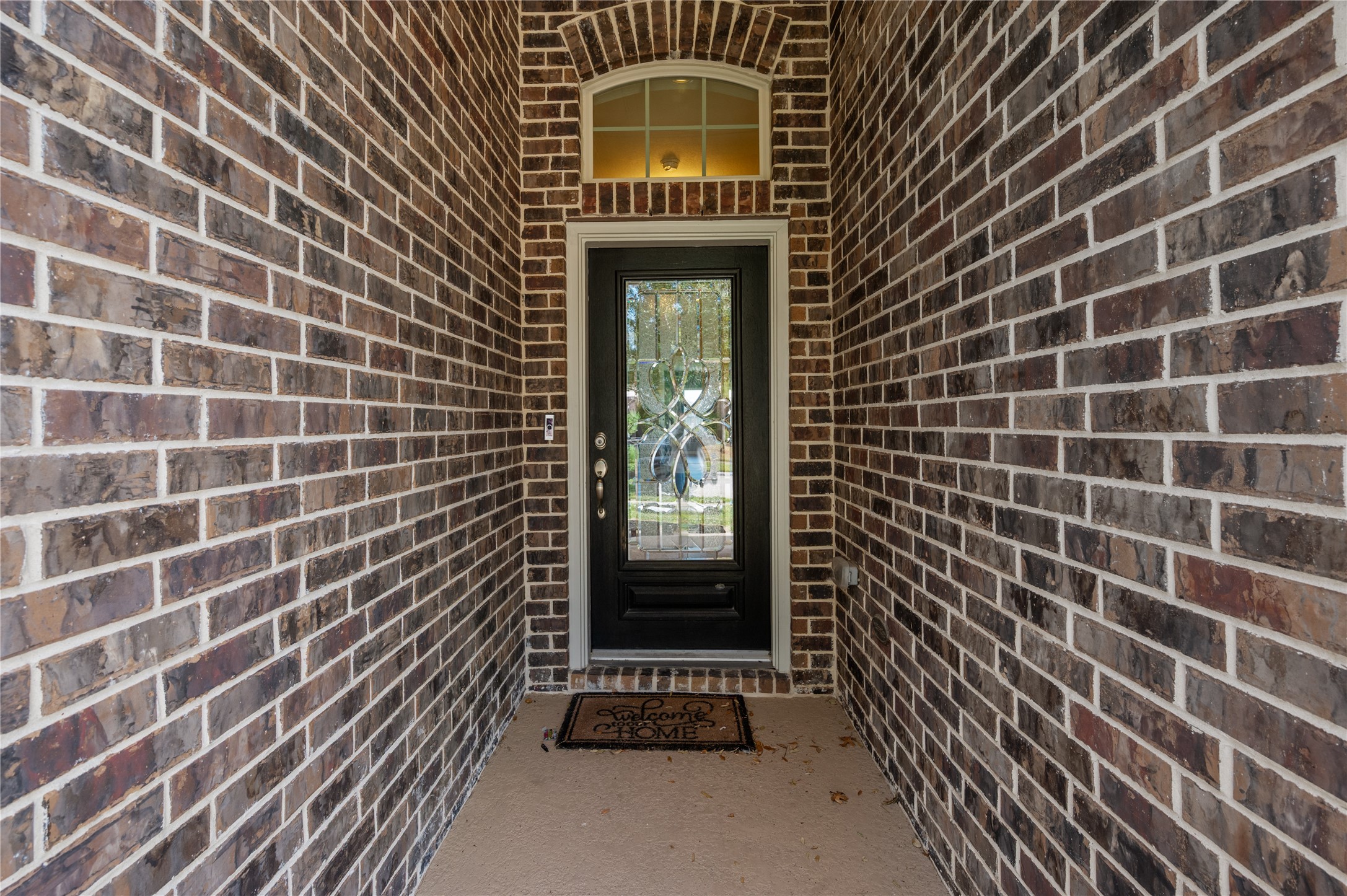 9430 Jayci Hills Lane Cypress, TX 77433 - Photo 4 of 28 a front view of a house with a garden