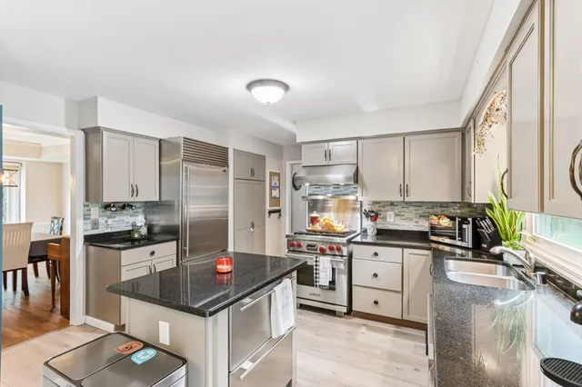 $529,900 | 3 Birchwood Court, Wind Point, WI 53402