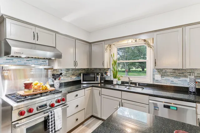 $529,900 | 3 Birchwood Court, Wind Point, WI 53402