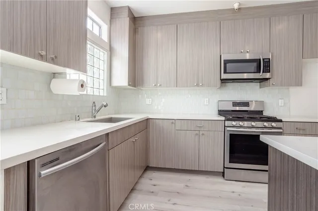 $599,999 | 18347 Saticoy Street, Unit 28, Reseda, CA 91335