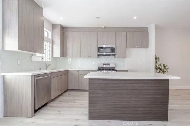 $599,999 | 18347 Saticoy Street, Unit 28, Reseda, CA 91335