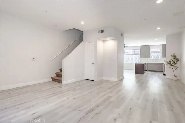 $599,999 | 18347 Saticoy Street, Unit 28, Reseda, CA 91335