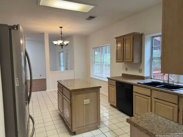 $2,395 | 18135 Summer Knoll, San Antonio, TX 78258