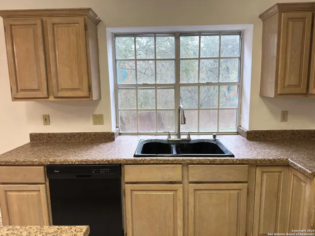 $2,395 | 18135 Summer Knoll, San Antonio, TX 78258