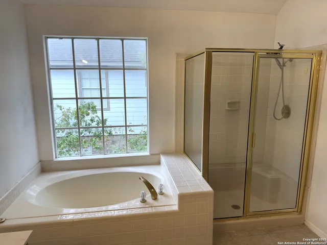 $2,395 | 18135 Summer Knoll, San Antonio, TX 78258