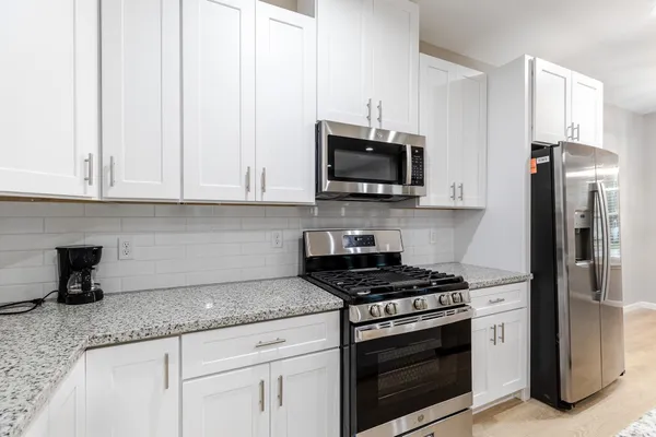 $2,000 | 4661 Clover Street, Unit B, Houston, TX 77051