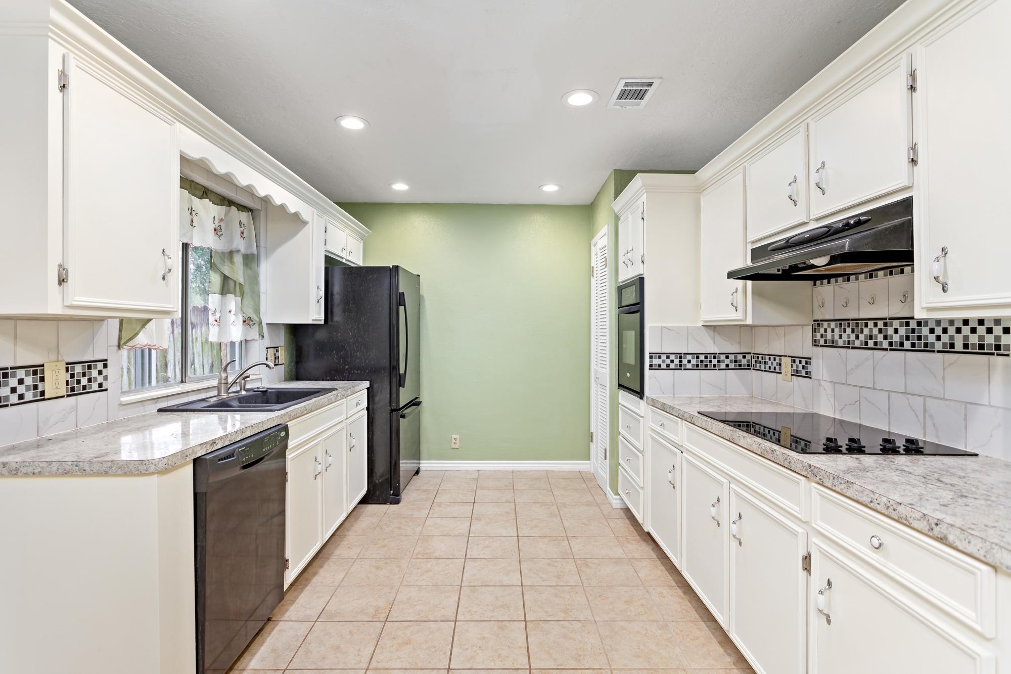 6250 Chisholm Trail Beaumont, TX 77708 - Photo 10 of 26
