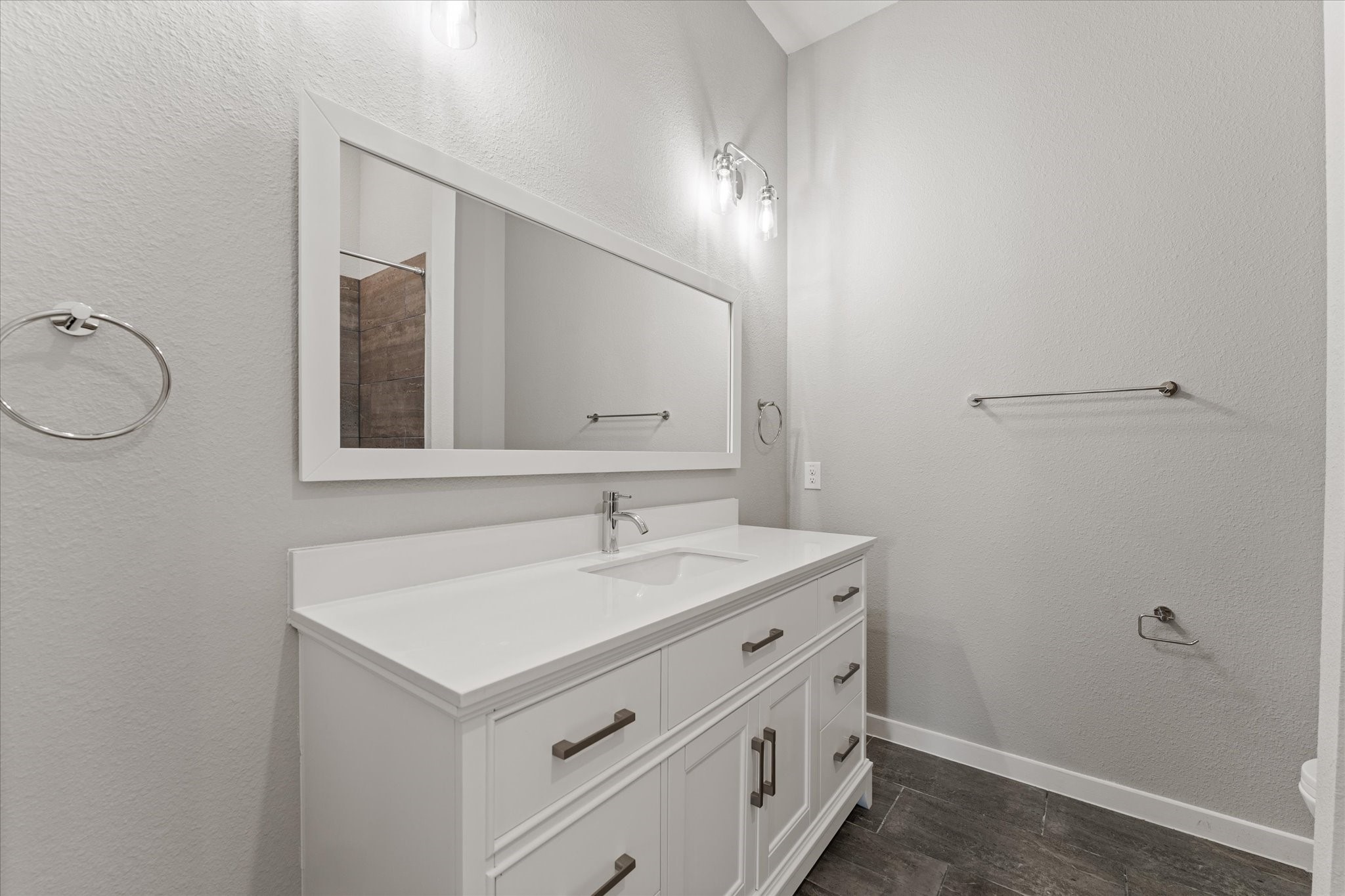 802 Berry Sage Lane Houston, TX 77022 - Photo 16 of 26 Second full bath