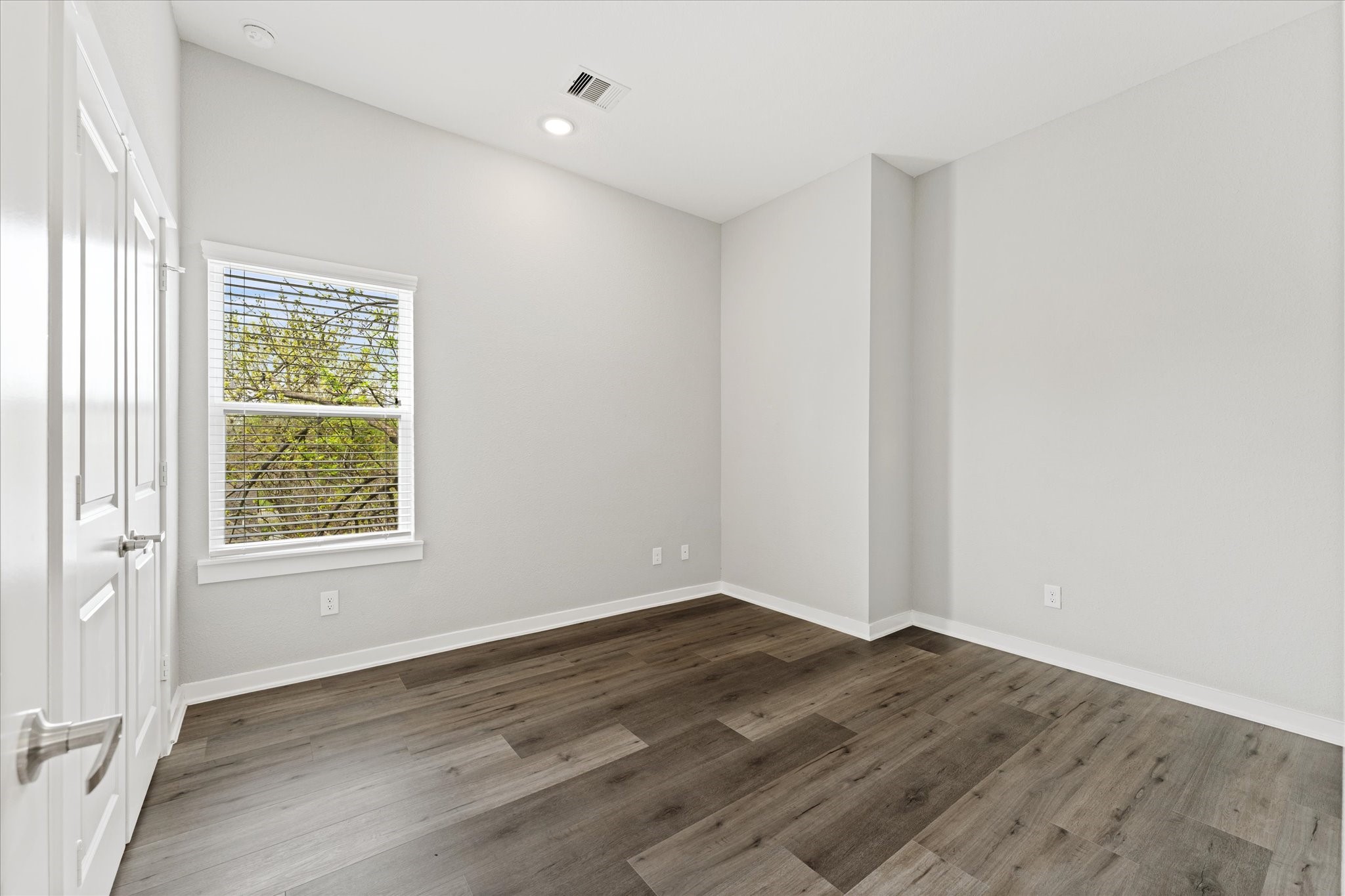 802 Berry Sage Lane Houston, TX 77022 - Photo 18 of 26 Secondary bedroom