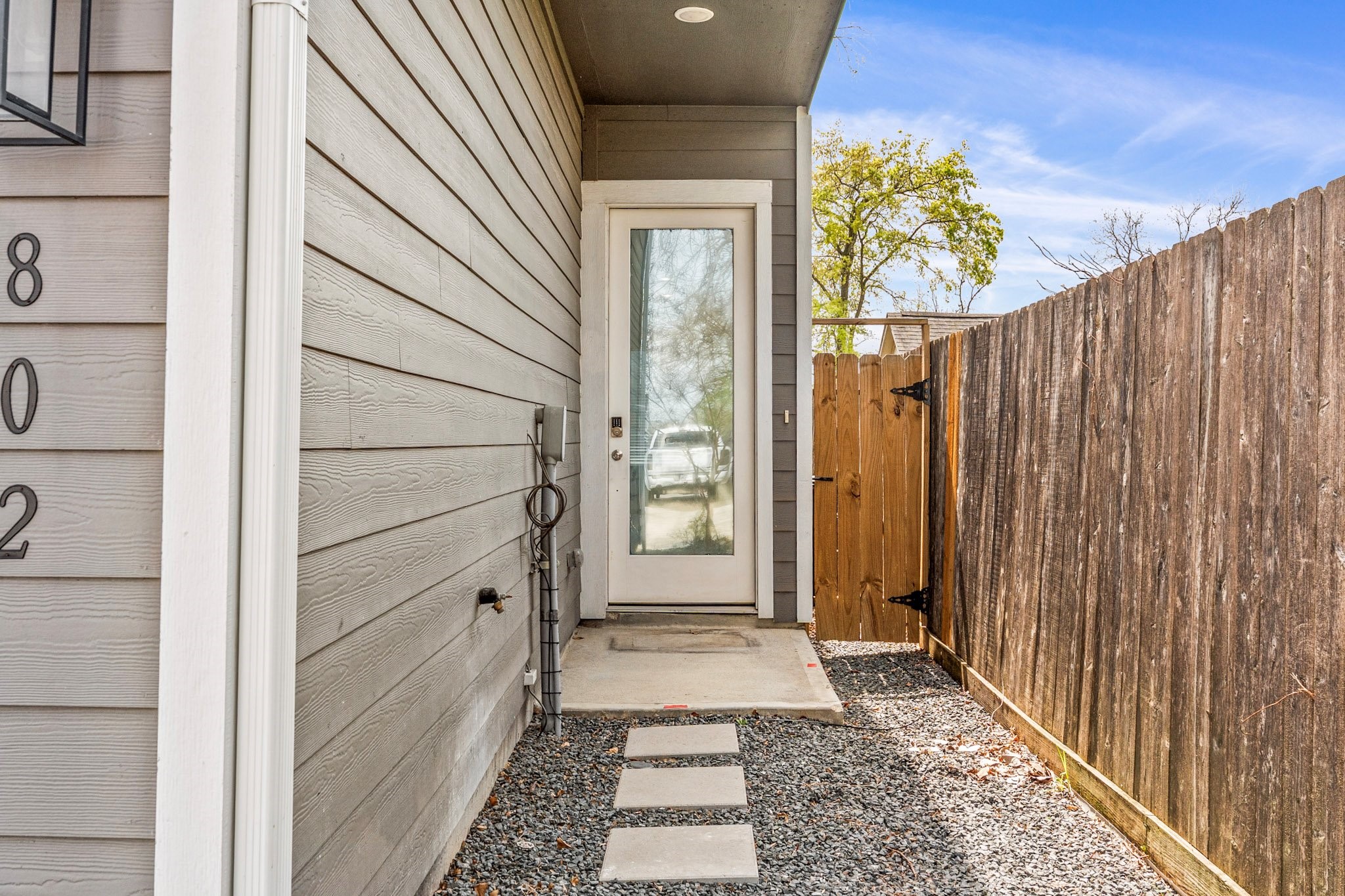 802 Berry Sage Lane Houston, TX 77022 - Photo 3 of 26 Side entry