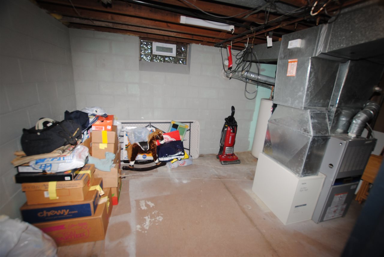 22851 Rausch Avenue Eastpointe, MI 48021 - Photo 26 of 33 31347874-25.JPG