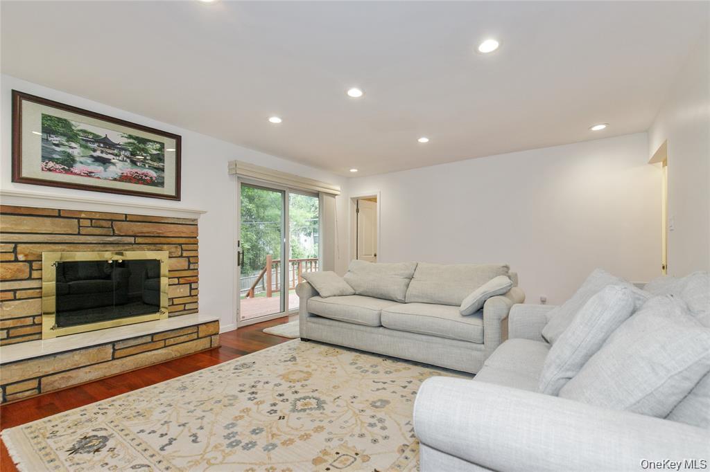 43 Elm Street Great Neck, NY 11021 - Photo 12 of 34