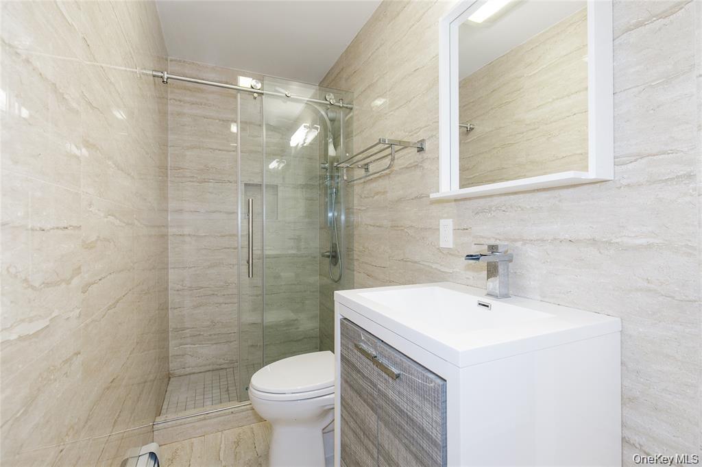 43 Elm Street Great Neck, NY 11021 - Photo 16 of 34