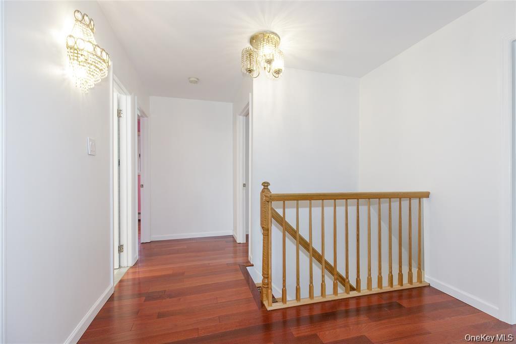 43 Elm Street Great Neck, NY 11021 - Photo 17 of 34