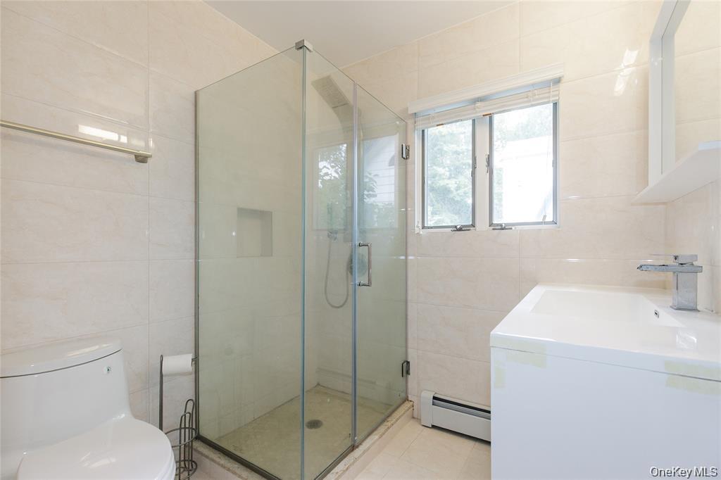 43 Elm Street Great Neck, NY 11021 - Photo 21 of 34