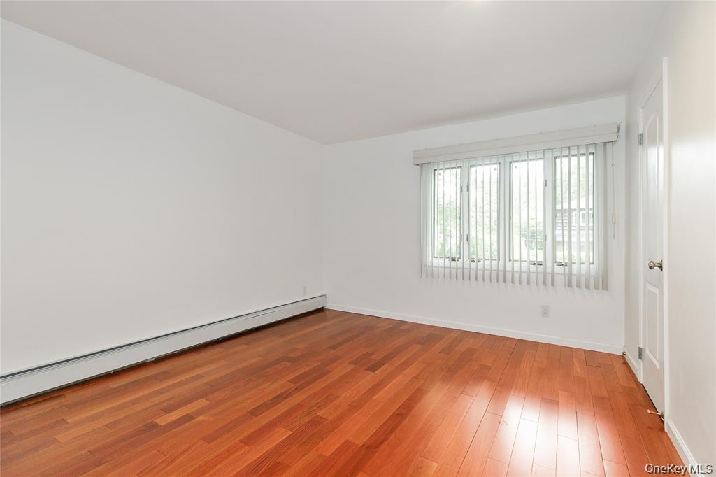 43 Elm Street Great Neck, NY 11021 - Photo 22 of 34