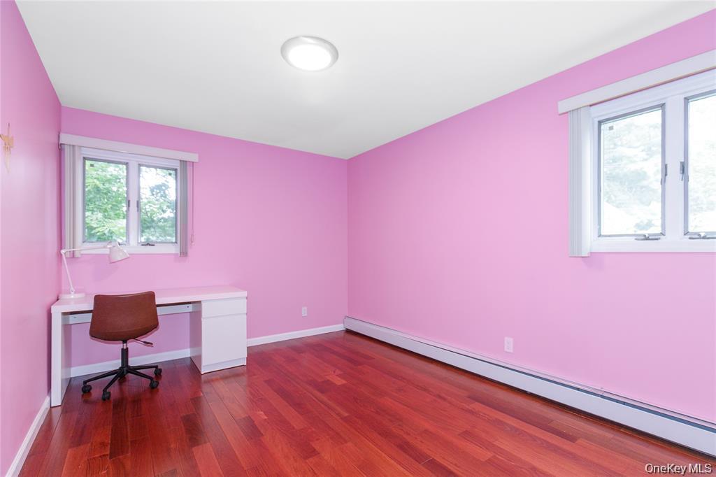 43 Elm Street Great Neck, NY 11021 - Photo 23 of 34