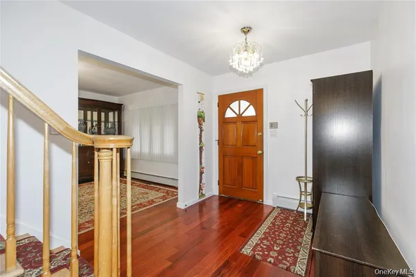 $1,758,000 | 43 Elm Street, Great Neck, NY 11021