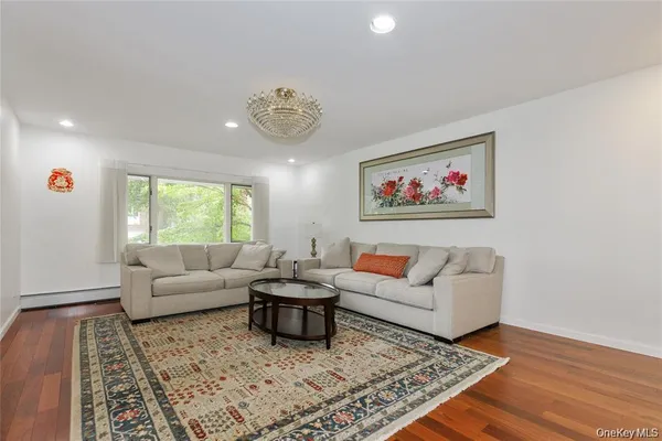 $1,758,000 | 43 Elm Street, Great Neck, NY 11021