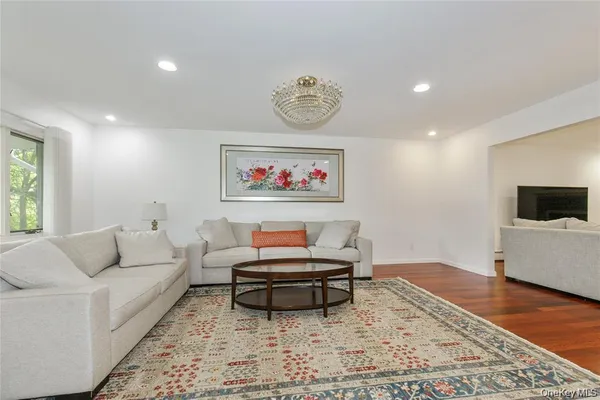 $1,758,000 | 43 Elm Street, Great Neck, NY 11021