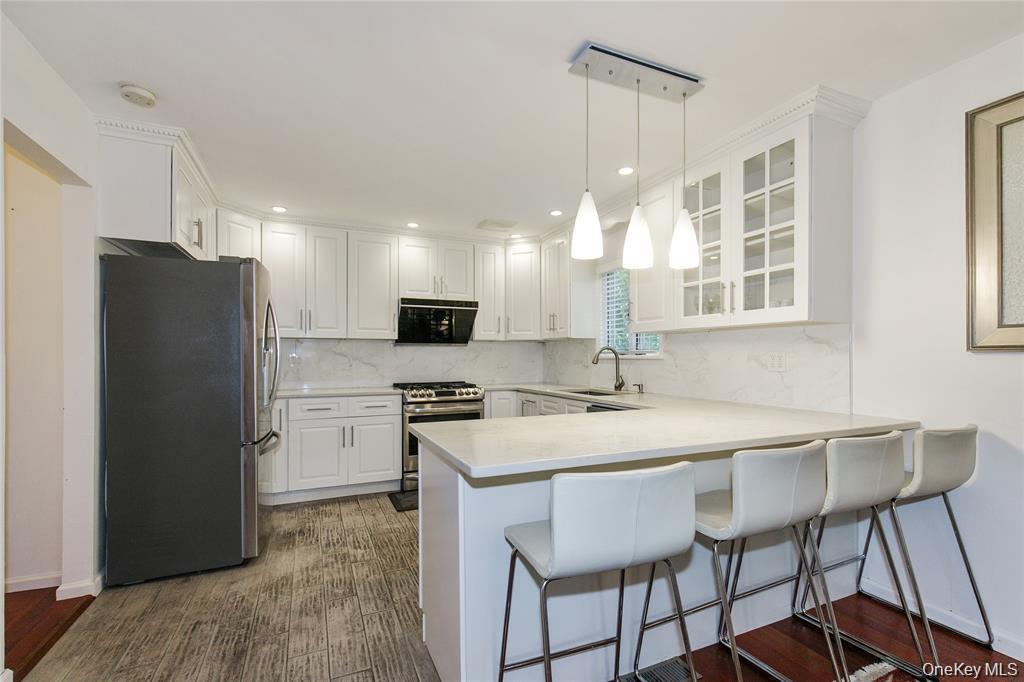 43 Elm Street Great Neck, NY 11021 - Photo 10 of 34