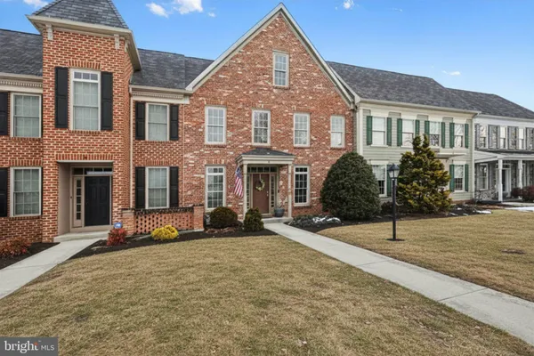 $450,000 | 3 Jamestown Square, Mechanicsburg, PA 17050