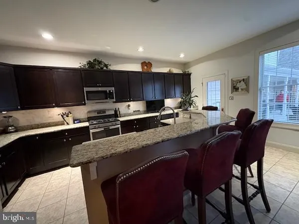 $450,000 | 3 Jamestown Square, Mechanicsburg, PA 17050