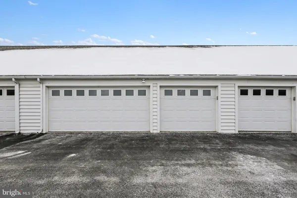 $450,000 | 3 Jamestown Square, Mechanicsburg, PA 17050