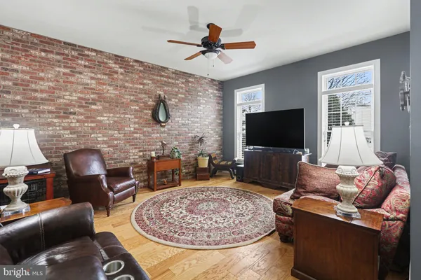 $450,000 | 3 Jamestown Square, Mechanicsburg, PA 17050