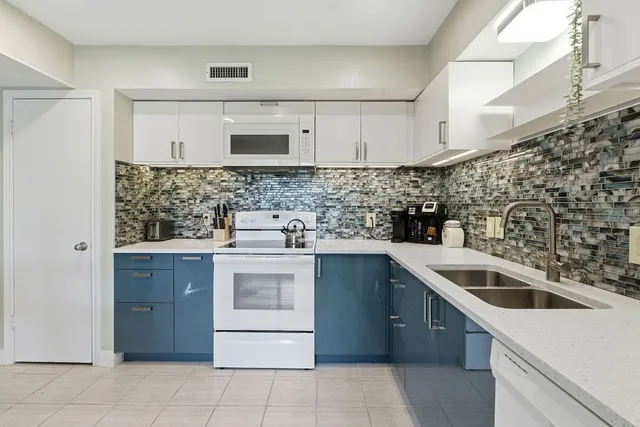 $3,400 | 112 World Of Tennis Square, Lakeway, TX 78738