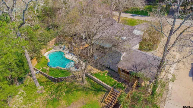 a view of field with grass and trees