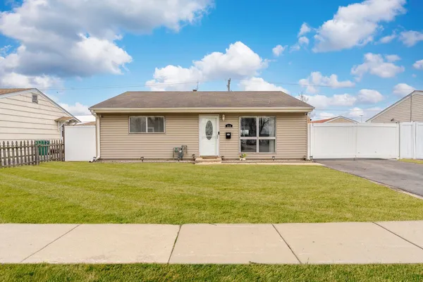 $345,000 | 216 West Jeffery Avenue, Wheeling, IL 60090