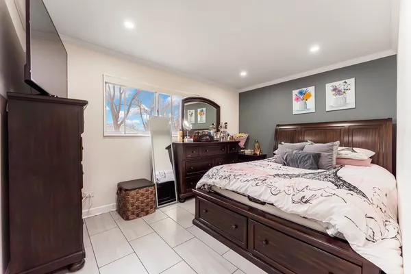 $345,000 | 216 West Jeffery Avenue, Wheeling, IL 60090