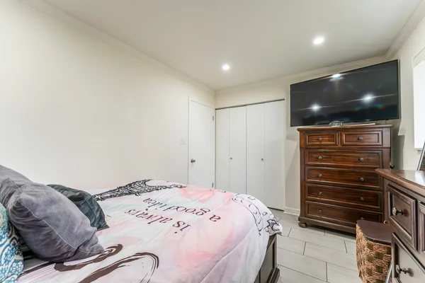 $345,000 | 216 West Jeffery Avenue, Wheeling, IL 60090