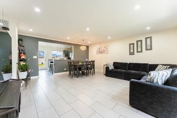 $345,000 | 216 West Jeffery Avenue, Wheeling, IL 60090