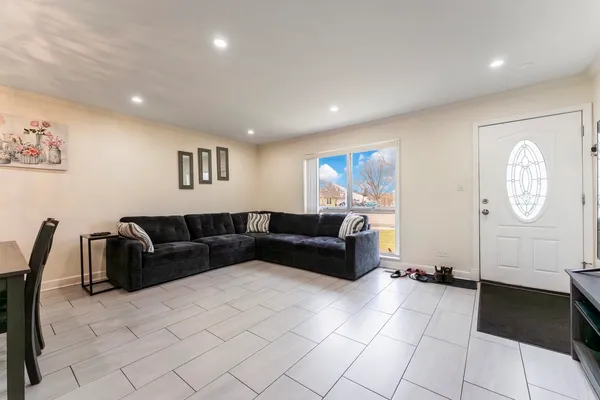 $345,000 | 216 West Jeffery Avenue, Wheeling, IL 60090