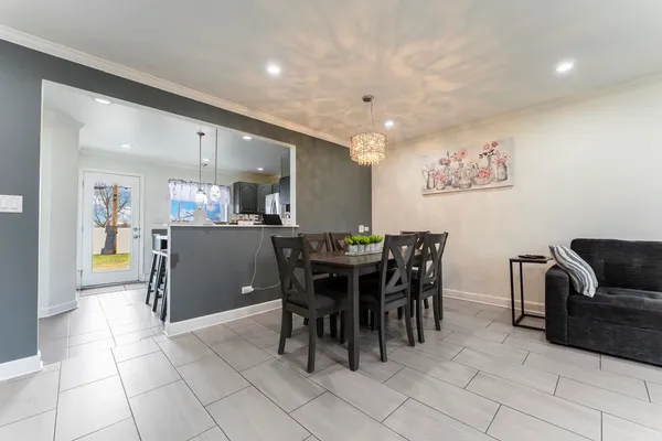 $345,000 | 216 West Jeffery Avenue, Wheeling, IL 60090