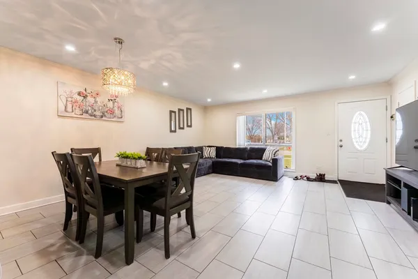 $345,000 | 216 West Jeffery Avenue, Wheeling, IL 60090