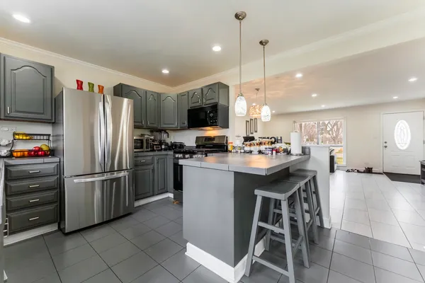 $345,000 | 216 West Jeffery Avenue, Wheeling, IL 60090