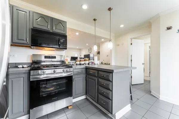 $345,000 | 216 West Jeffery Avenue, Wheeling, IL 60090