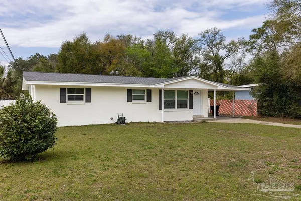 a view of a house with a yard