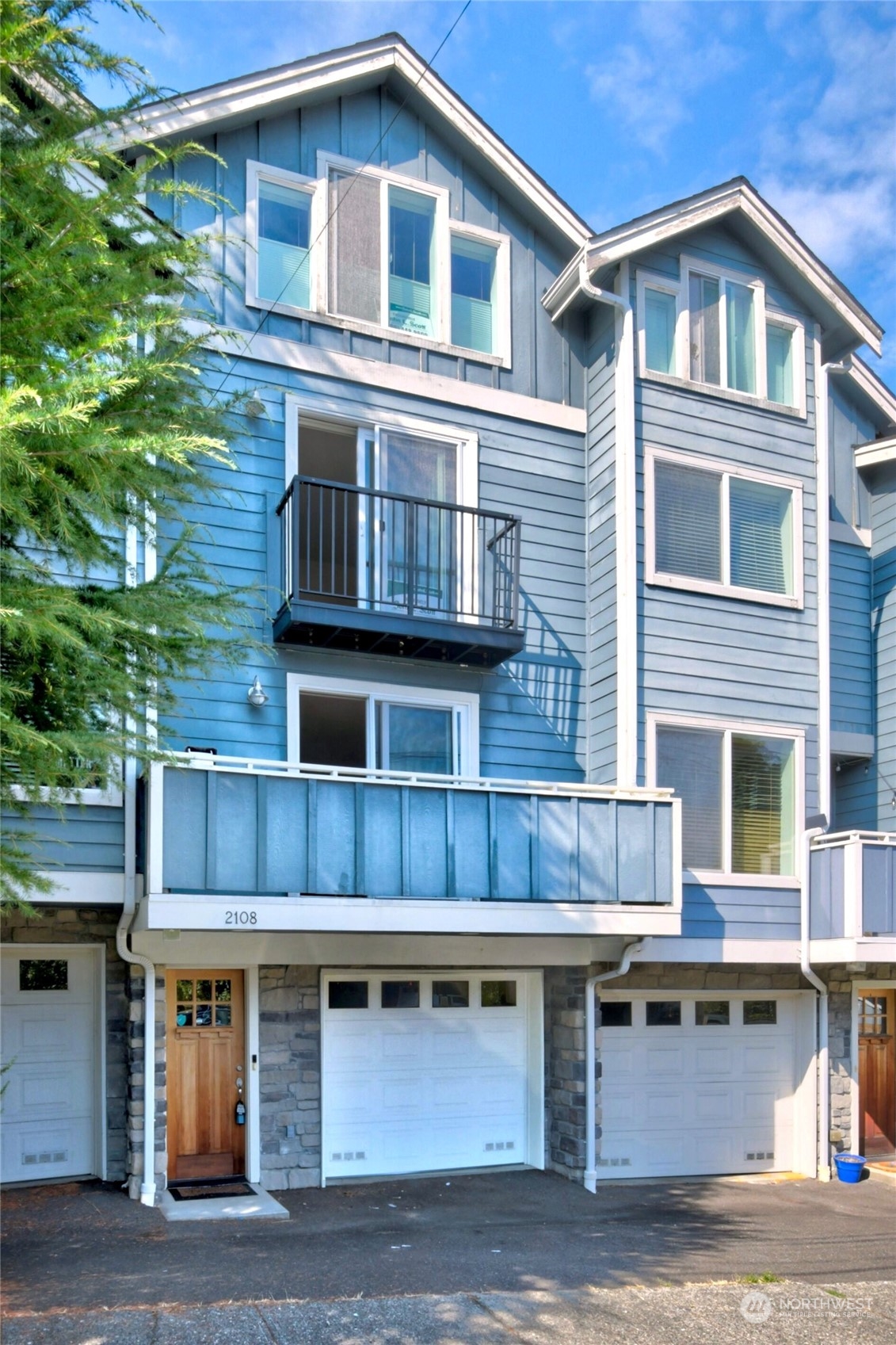 2108 West Ruffner Street Seattle, WA 98199 - Photo 1 of 20 Gallery Image 1