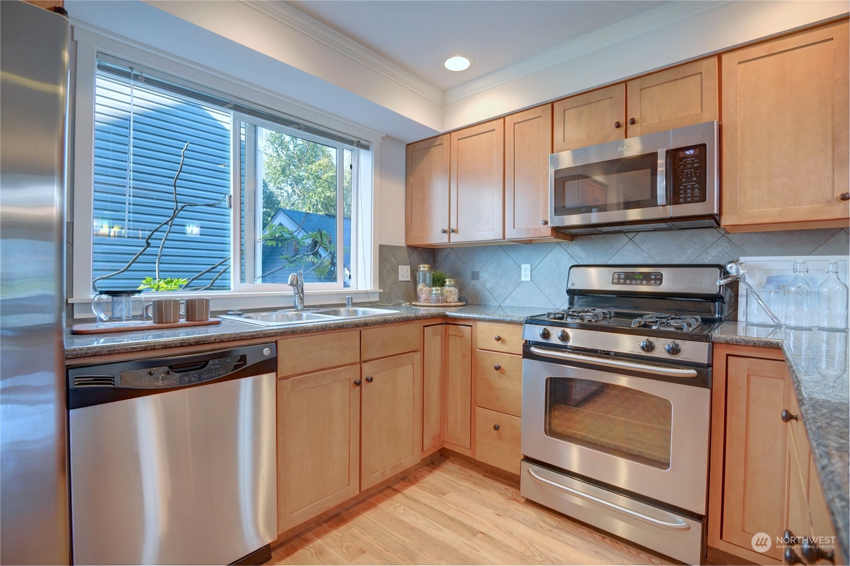 2108 West Ruffner Street Seattle, WA 98199 - Photo 13 of 20 Gallery Image 13