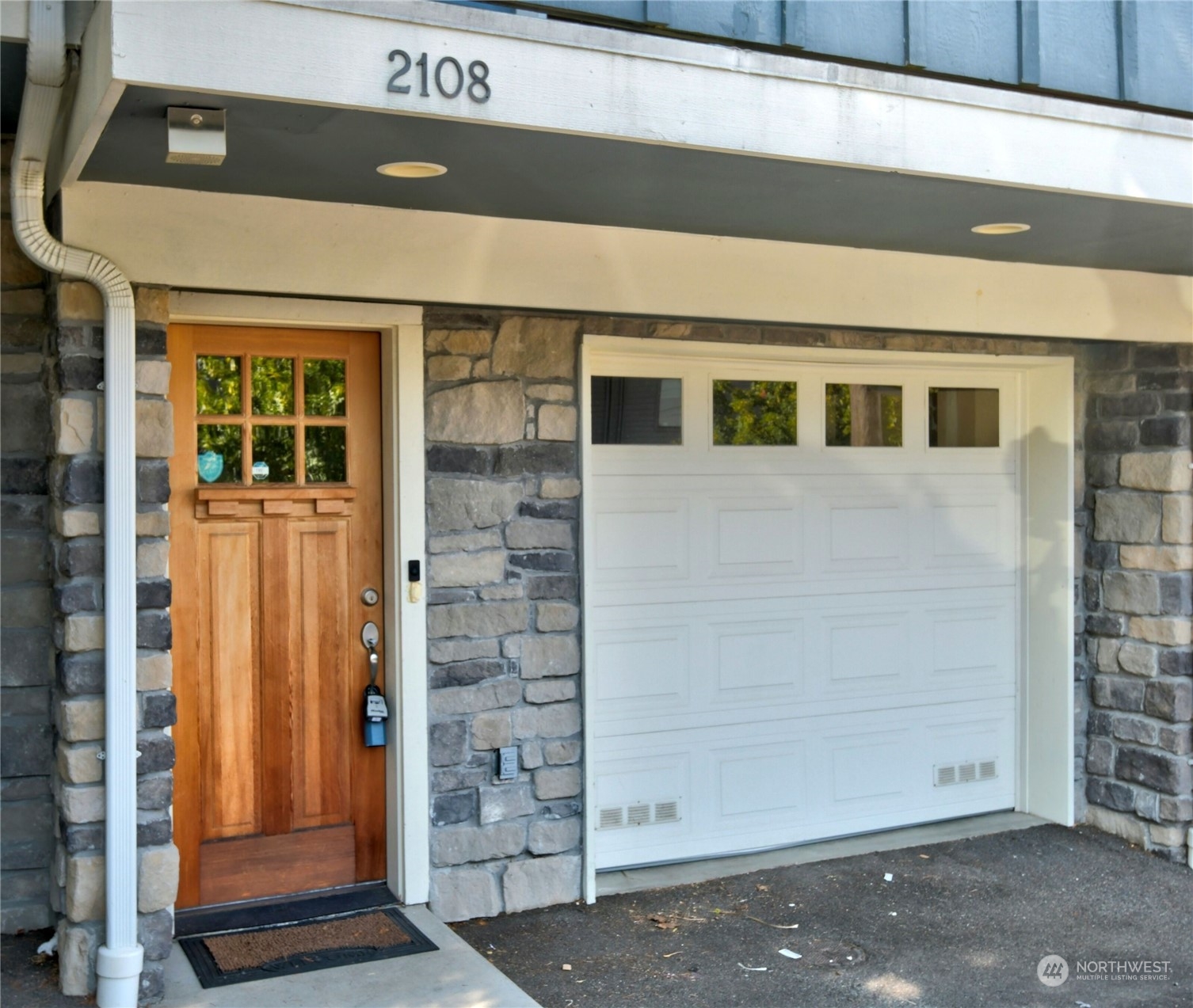 2108 West Ruffner Street Seattle, WA 98199 - Photo 2 of 20 Gallery Image 2