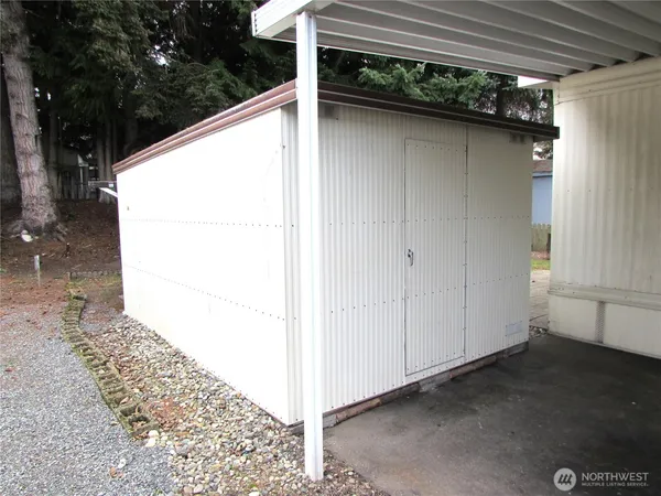 a view of a garage