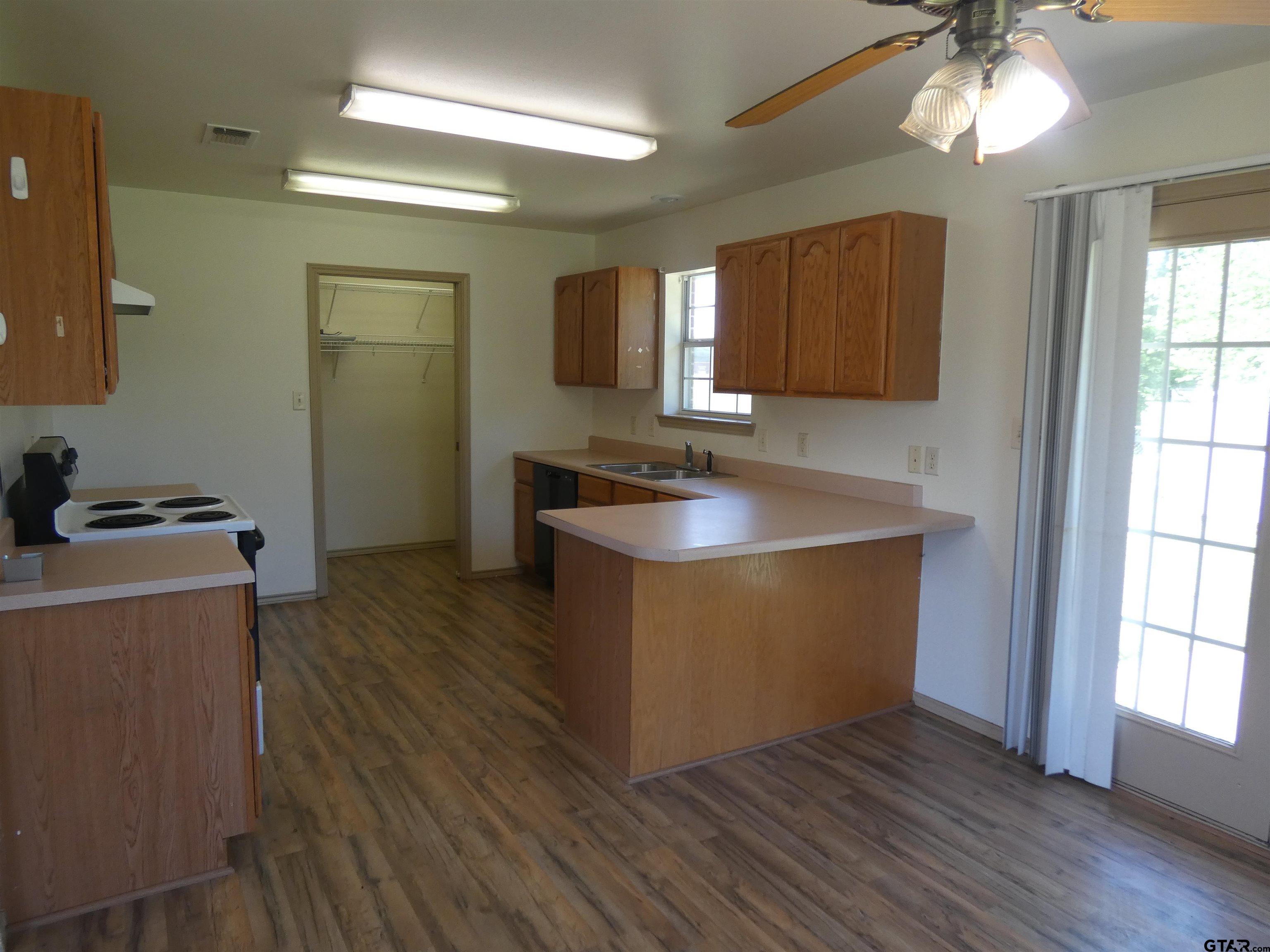 203 Lide Street Talco, TX 75487 - Photo 6 of 19